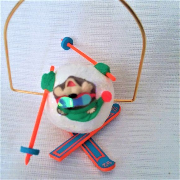 Ornament Hallmark Keepsake Skiing Round 1992 Snowball Christmas Tree Holiday Fun - Picture 4 of 5